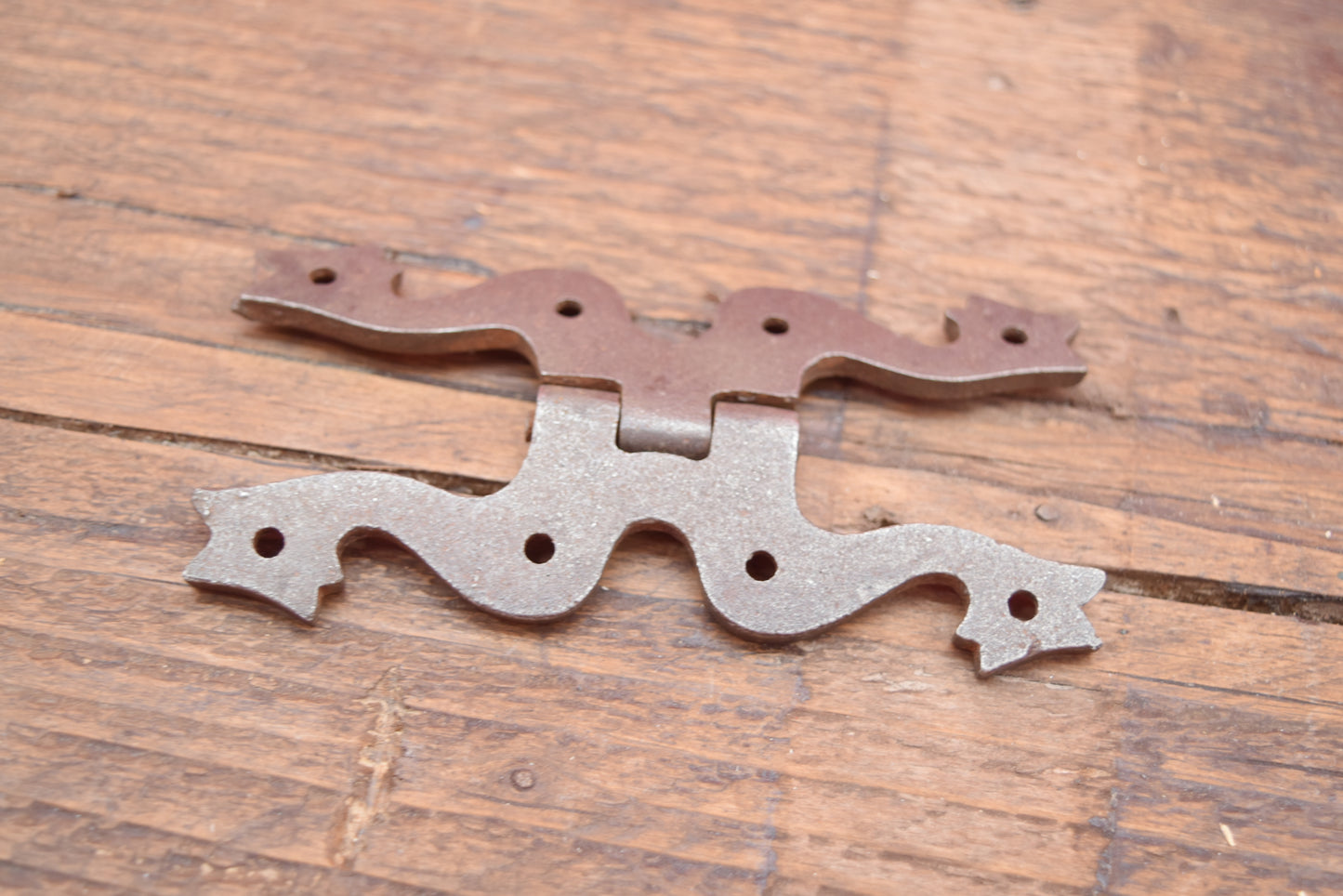 Snake Head Hinge - 4" Antique Iron