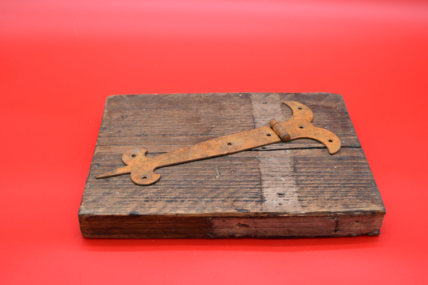 Fleur-De-Lys Hinge - Rusted Finish 4" & 8"