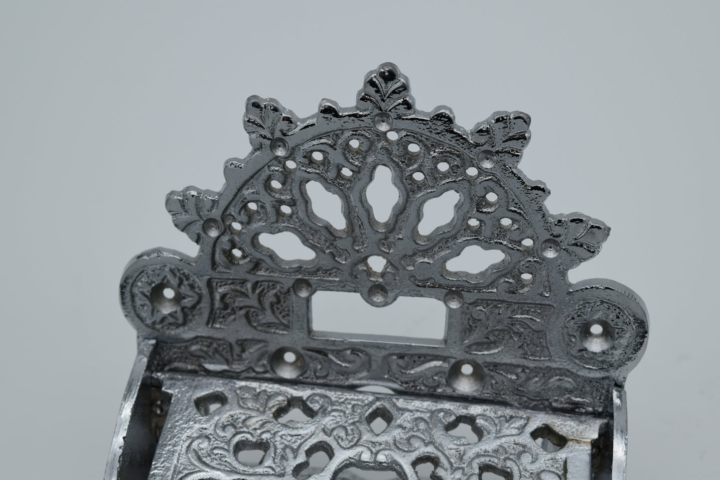 Victorian Chrome with Lid - Toilet Paper Holder