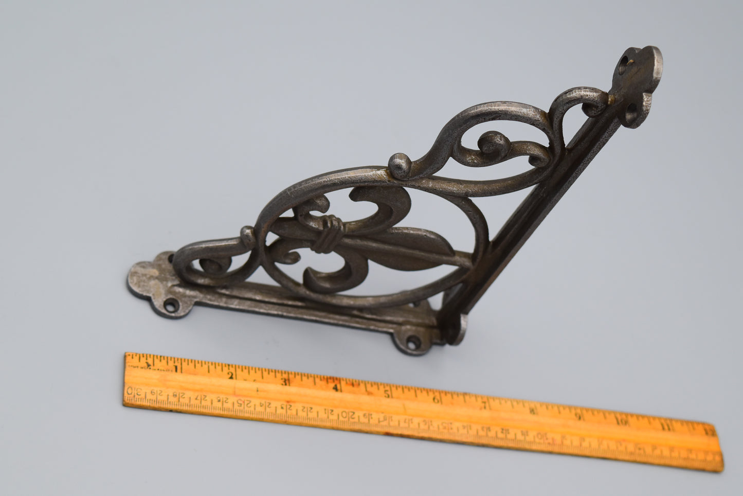 Fleur-De-Lys Bracket 6.5" x 8.5"