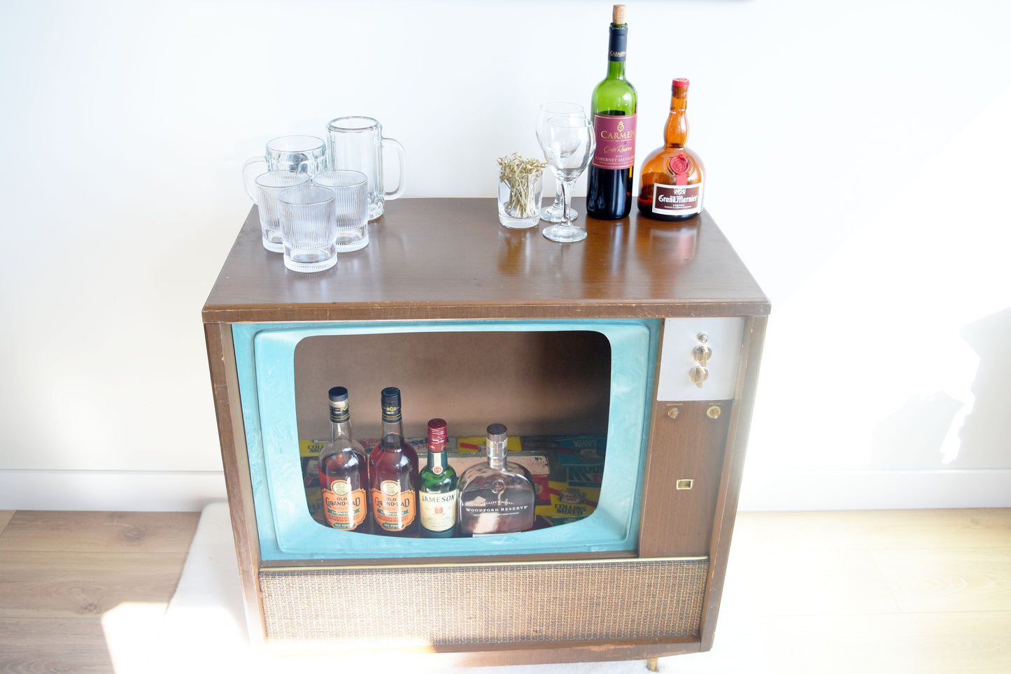 TV Bar
