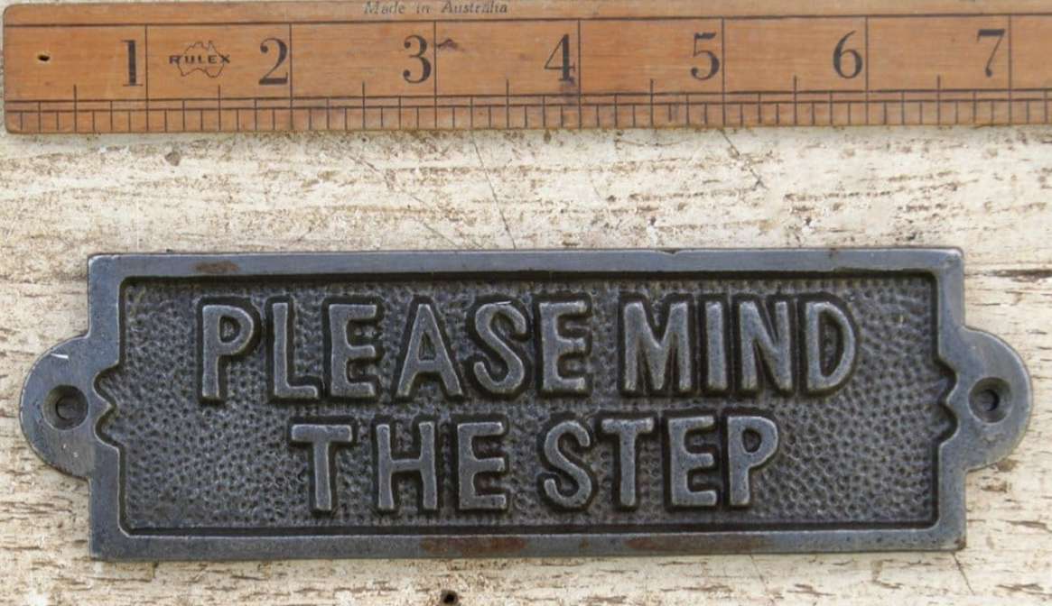 Plaque PLEASE MIND THE STEP Antique Iron 155mm x 55mm