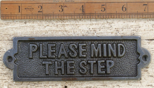 Plaque PLEASE MIND THE STEP Antique Iron 155mm x 55mm