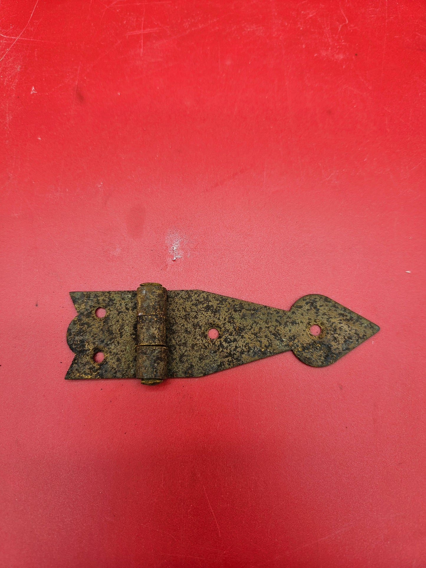 The Arrowhead Hinge 3" - Antique Iron or Rusted finish