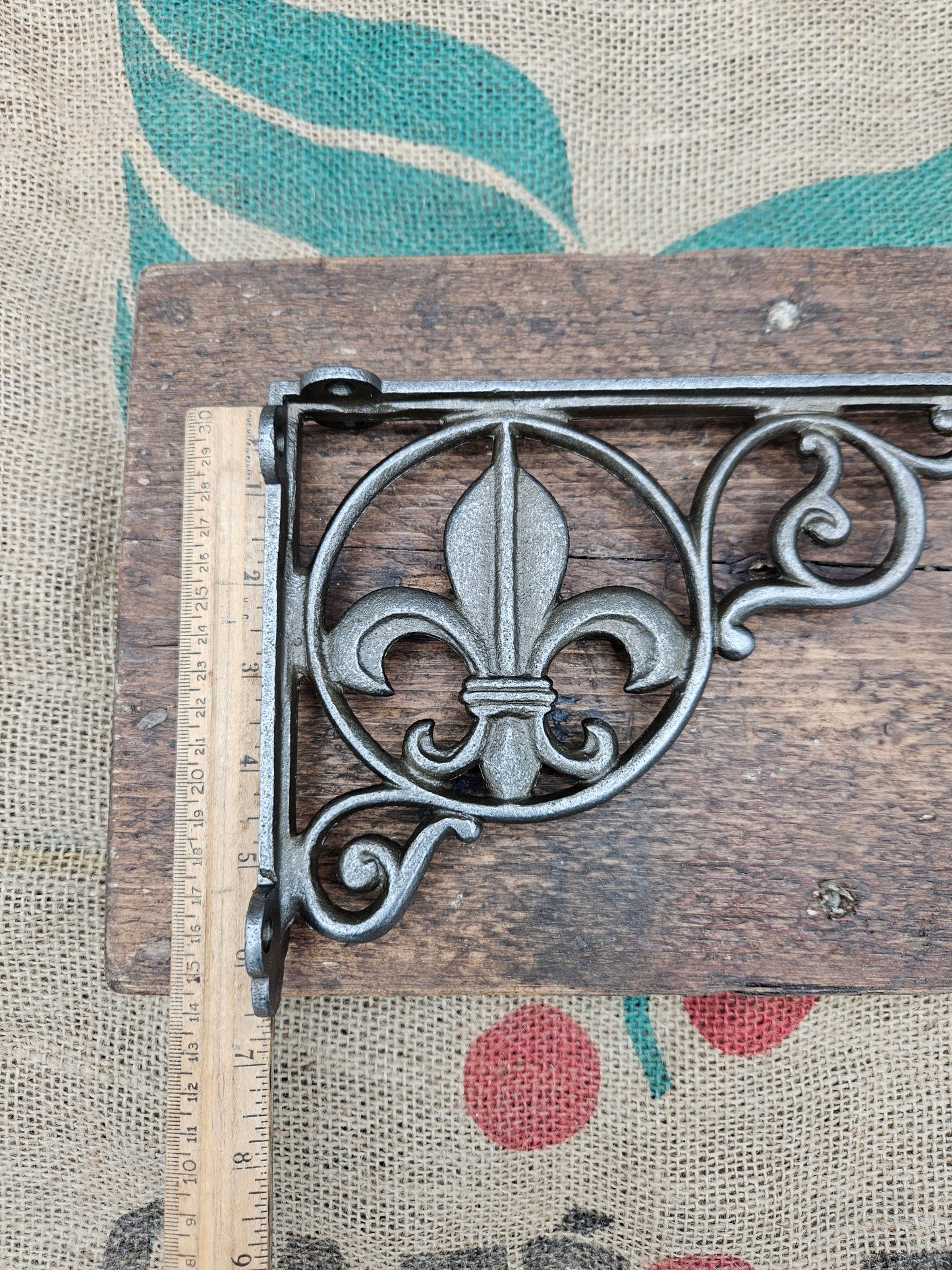 Fleur-De-Lys Bracket 6.5" x 8.5"