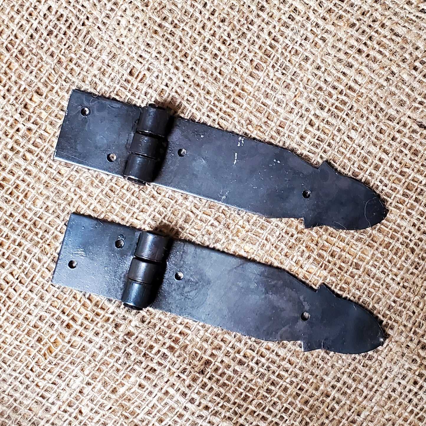Strap Hinge Arrowhead Oil-Black 5"