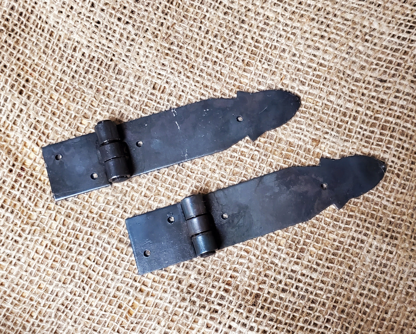 Strap Hinge Arrowhead Oil-Black 5"