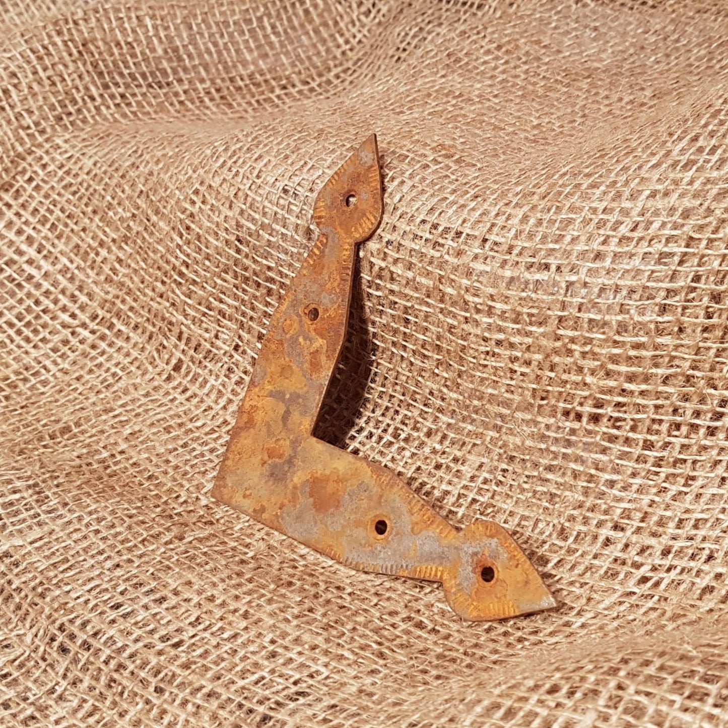 Arrowhead Corner Plate - 4" x 4" Flat Rusted Finish - Spearhead Collection - Corner Protectors - Rusted Finish