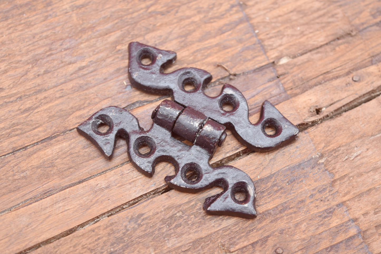 Snake Head Hinge - 2.75" Antique Iron - Black