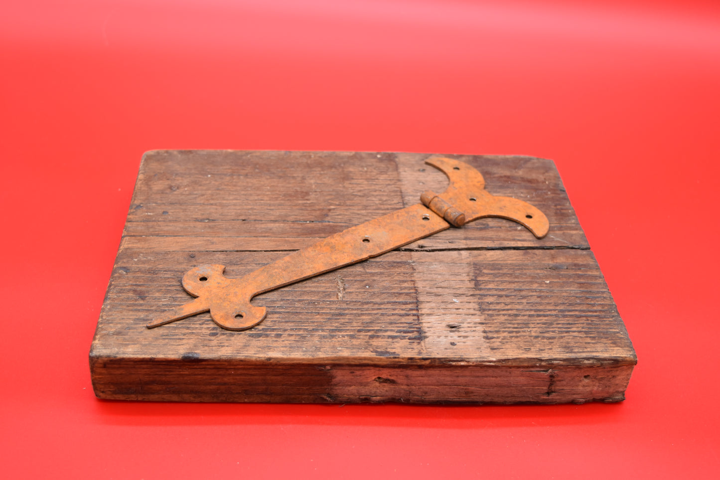 Fleur-De-Lys Hinge - Rusted Finish 4" & 8"