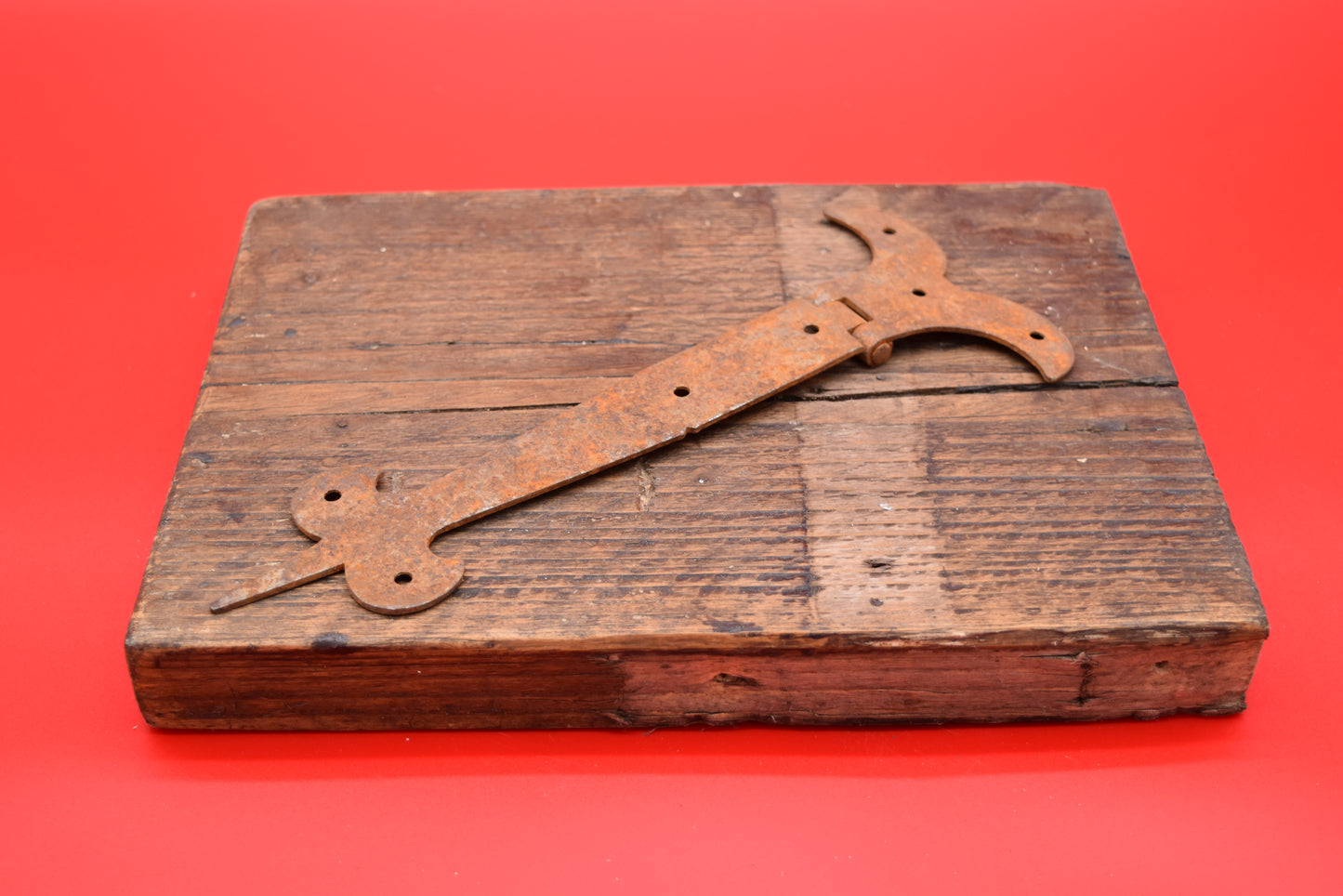 Fleur-De-Lys Hinge - Rusted Finish 4" & 8"