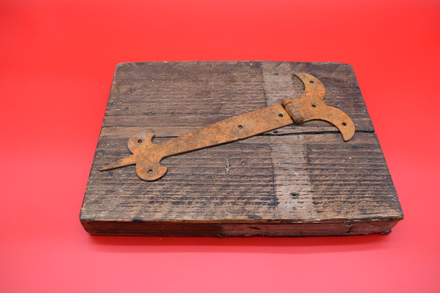 Fleur-De-Lys Hinge - Rusted Finish 4" & 8"