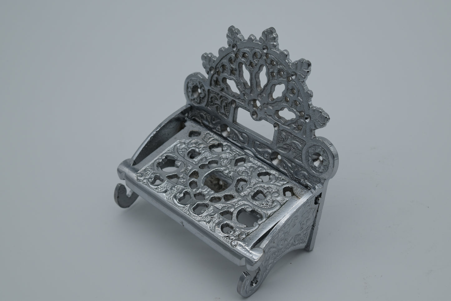 Victorian Chrome with Lid - Toilet Paper Holder