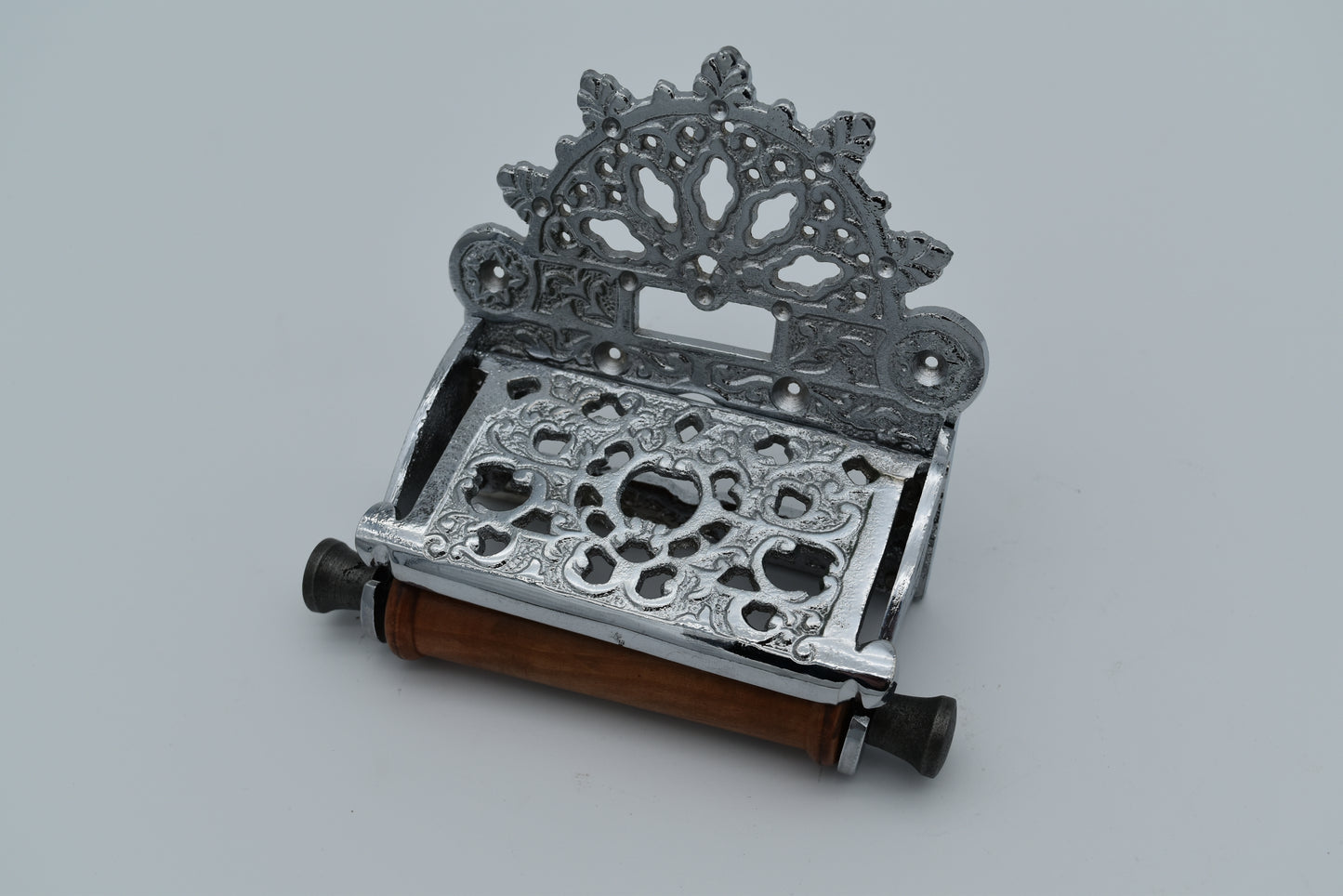 Victorian Chrome with Lid - Toilet Paper Holder