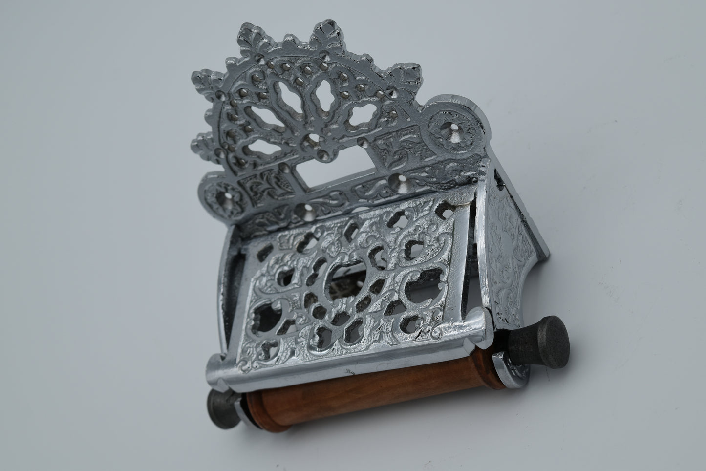 Victorian Chrome with Lid - Toilet Paper Holder