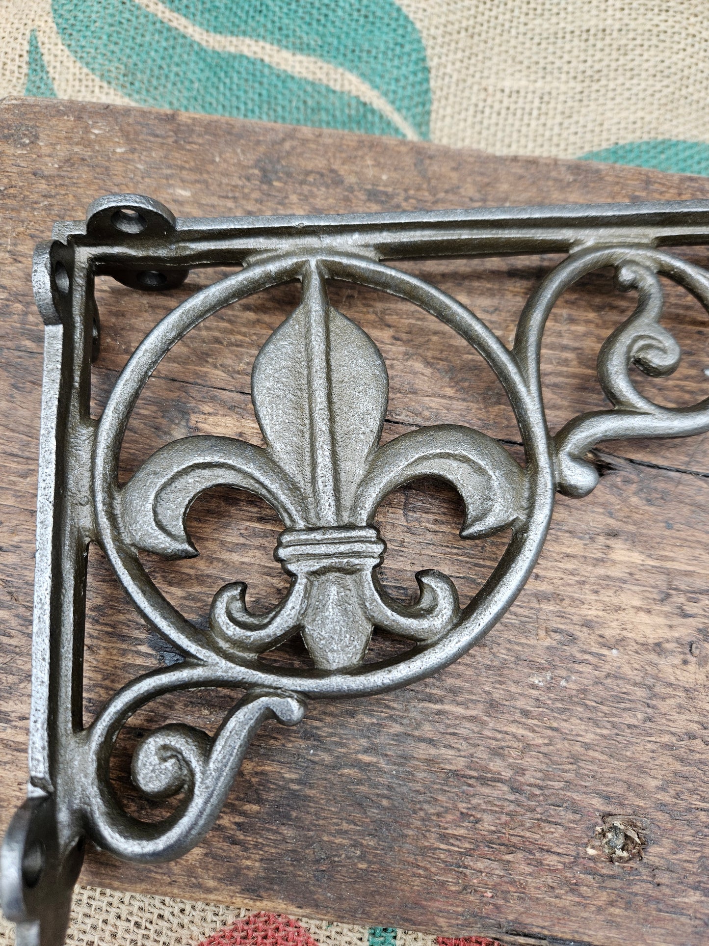 Fleur-De-Lys Bracket 6.5" x 8.5"