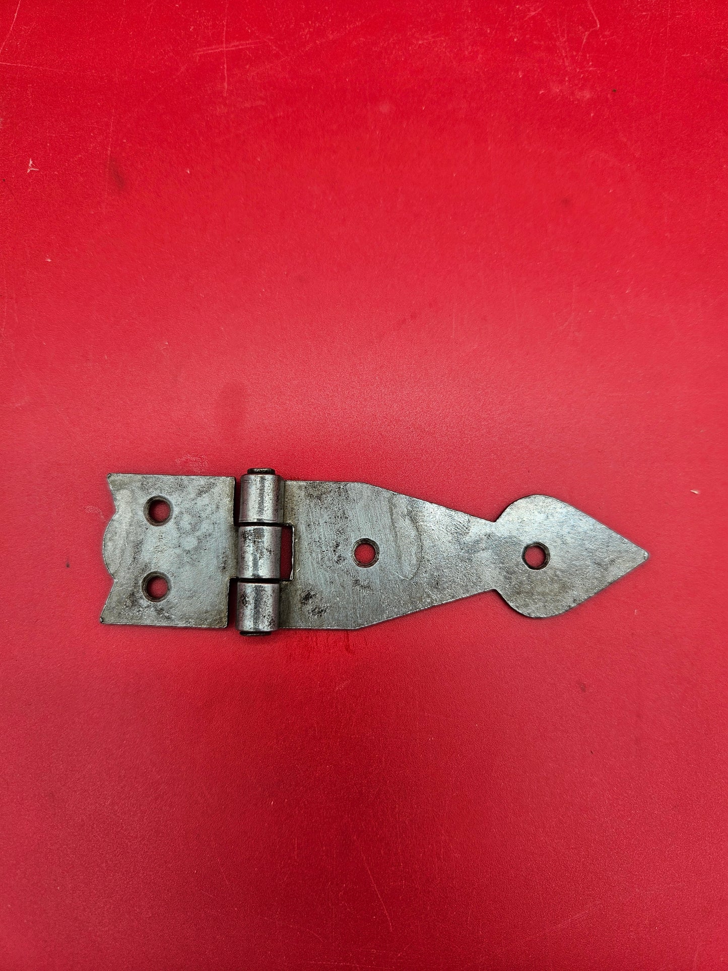 The Arrowhead Hinge 3" - Antique Iron or Rusted finish