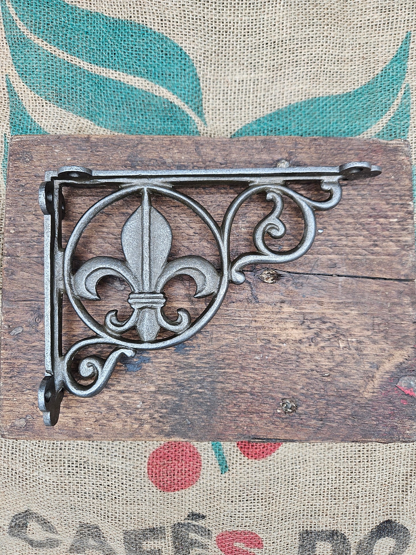 Fleur-De-Lys Bracket 6.5" x 8.5"