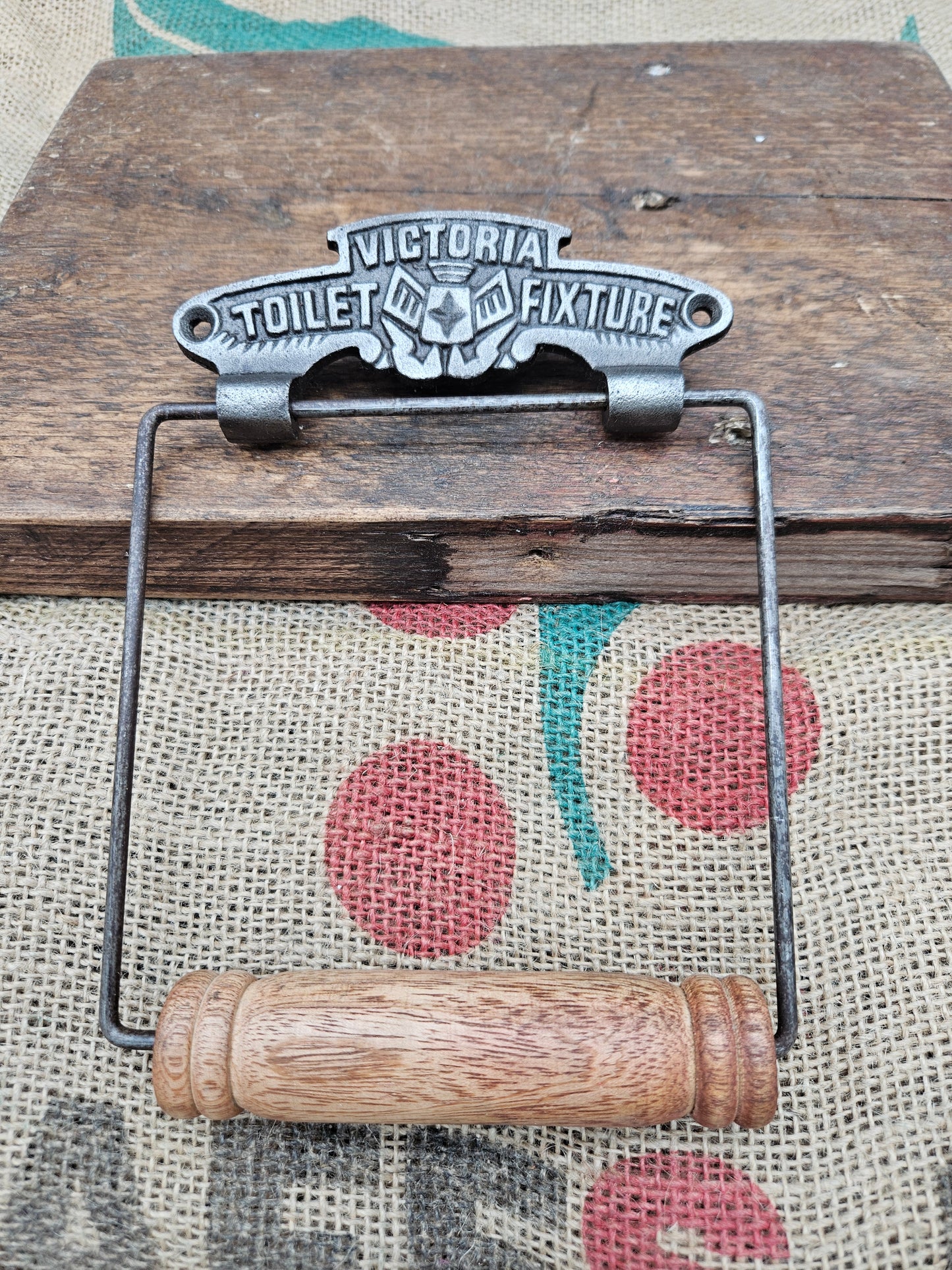 Victoria - Vintage Toilet Paper Holder