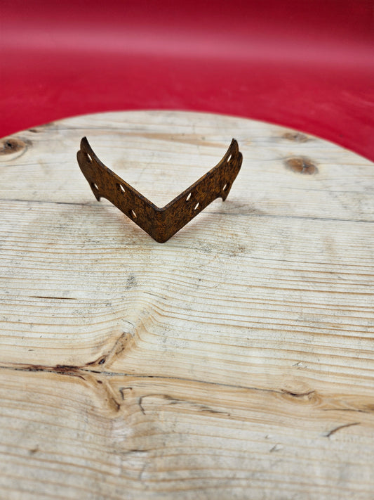 Butterfly Corner Strap Rusted Finish