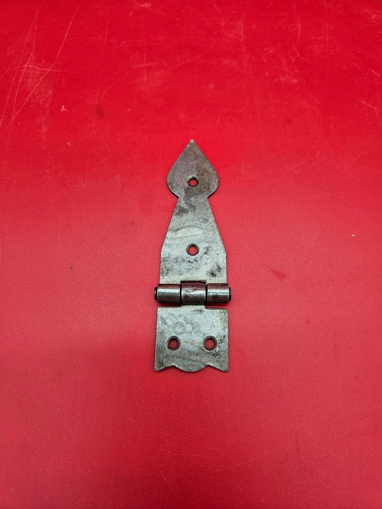 The Arrowhead Hinge 3" - Antique Iron or Rusted finish