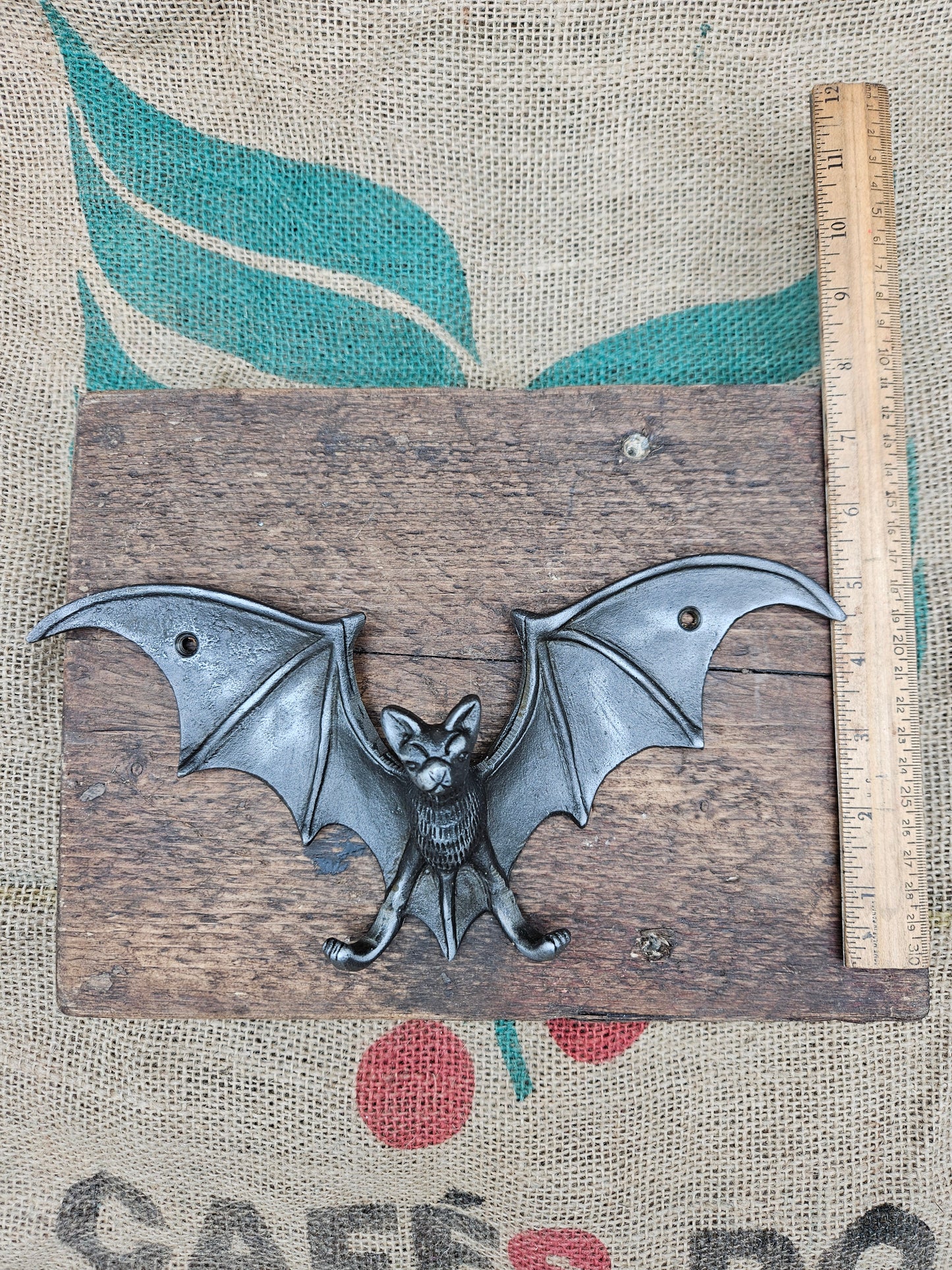 Antique Iron Flying Bat Wall Art – 270mm Wide – Gothic Claw Hook Décor – Halloween & Witchy Home Accent