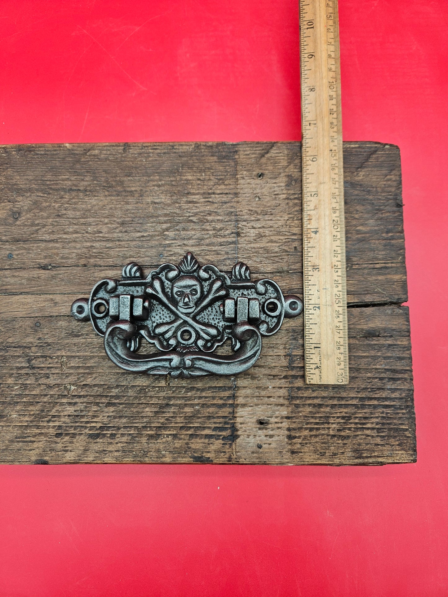 Skull and Bones Lifting Handle