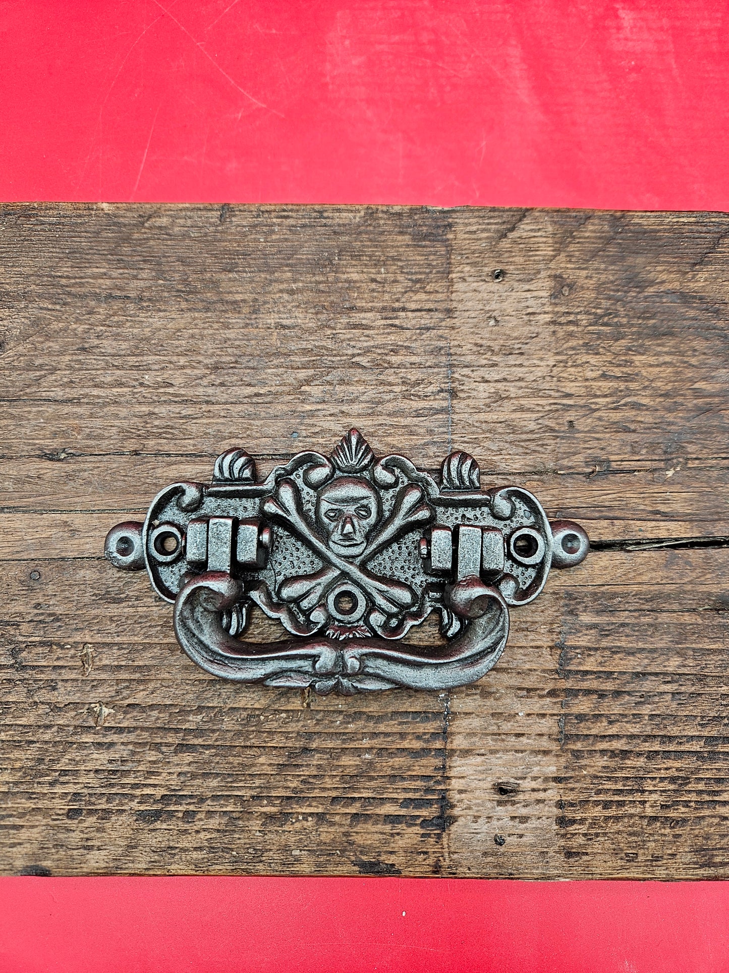 Skull and Bones Lifting Handle