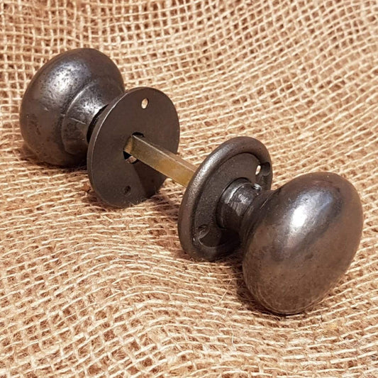 Door Knob Set - The Cottage Bun 2" Antique Iron