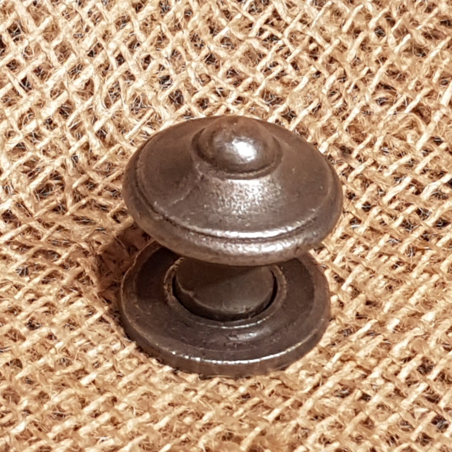 Victorian Round with Back Plate - Drawer Knob